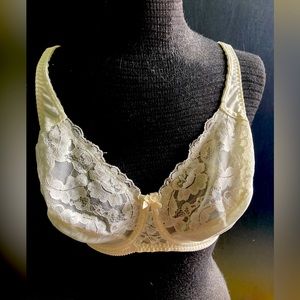 Vassarette Bra Size 38C